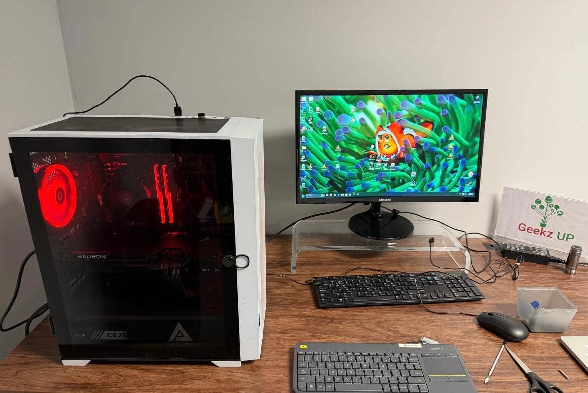 GeekzUP business IT and repair bench